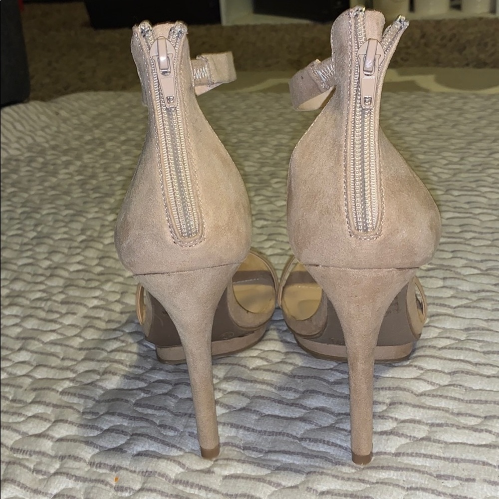 Tan heels🤩 - Picture 3 of 3